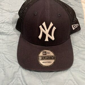 Brand New era NY Yankees mesh navy blue adjustable hat